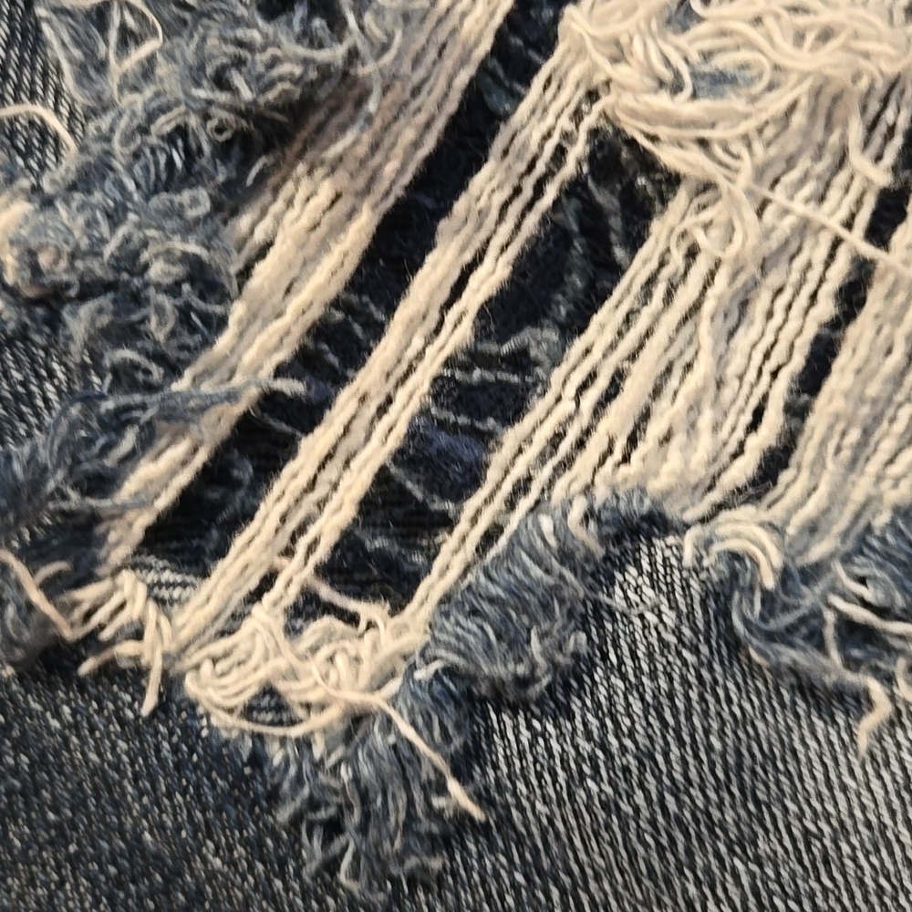 Silver Jeans - Picture 3 of 11